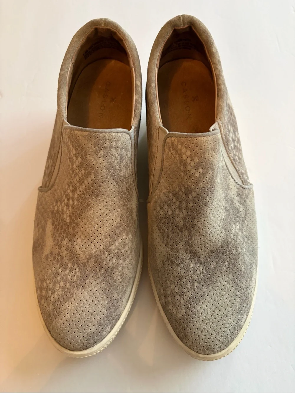 Caslon Allie Gray Suede Python Snakeskin Hidden Wedge Sneaker Women’s Size 7